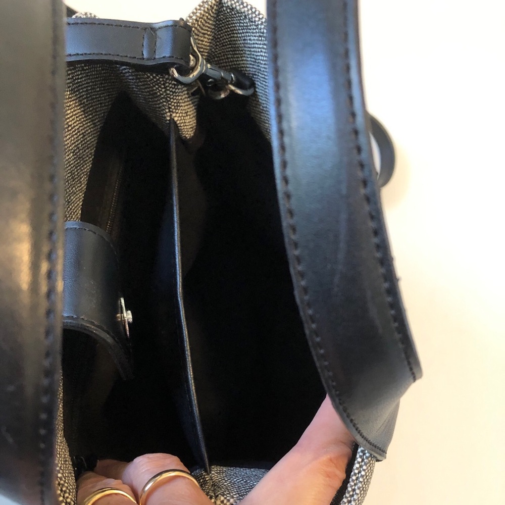 Esprit de corp black and white handbag with removable crossbody strap - Picture 6 of 14